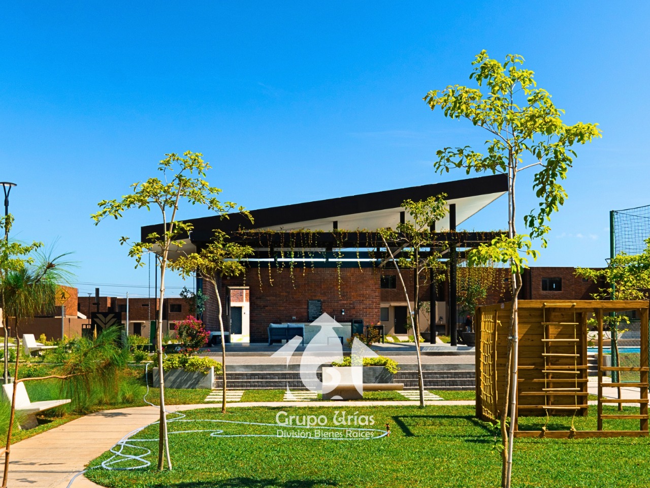 1d90dad1-feaa-495e-bbd3-2819b76363d0