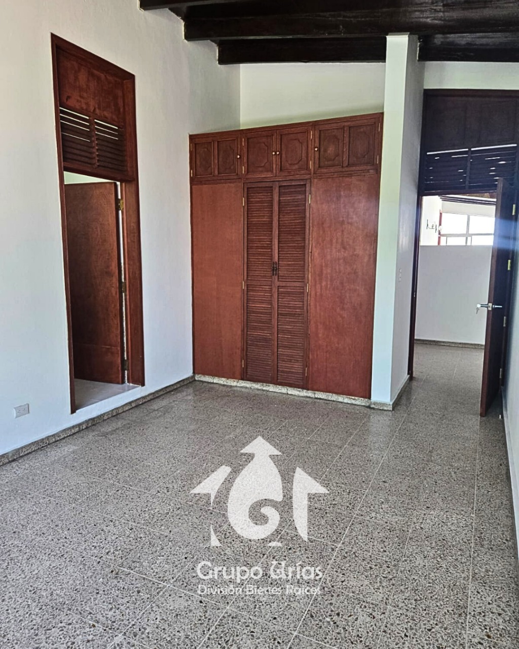 70d6b7fb-22ad-4f03-a9d8-2e30698804ac